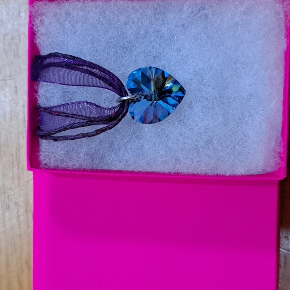 Midnight Breeze Crystal Heart Necklace - Picture 4 of 6